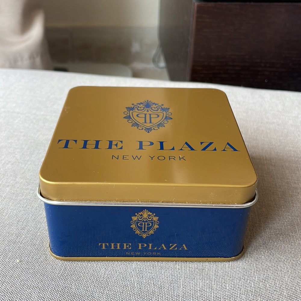 The Plaza tin box - Picture 9 of 10